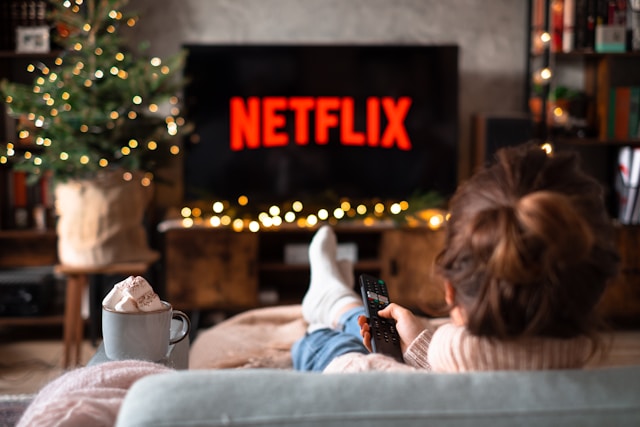 Capturing Childhood Magic: A Little Girl&rsquo;s Delightful Evening on the Couch with Netflix