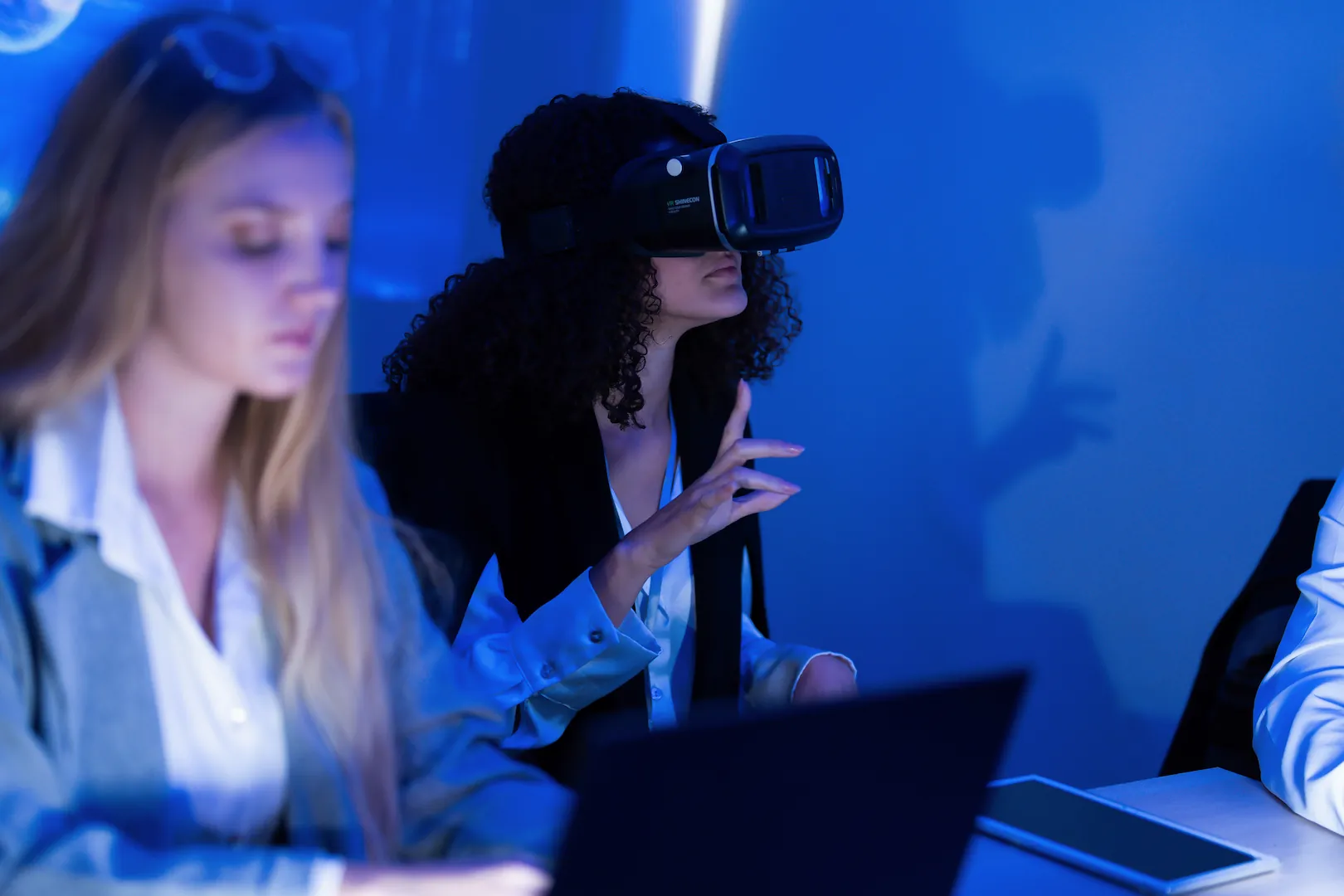 Immersive Learning and Immersive Training: Examples of Immersive Learning Revolutionizing Online Learning